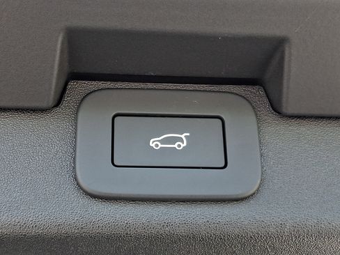 Used 2025 Land Rover Discovery Dynamic SE AWD/4WD image 31