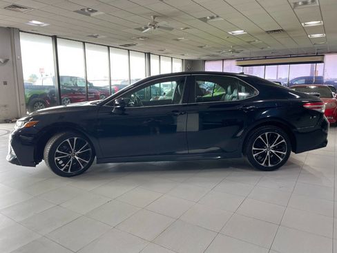 Used 2020 Toyota Camry SE image 4