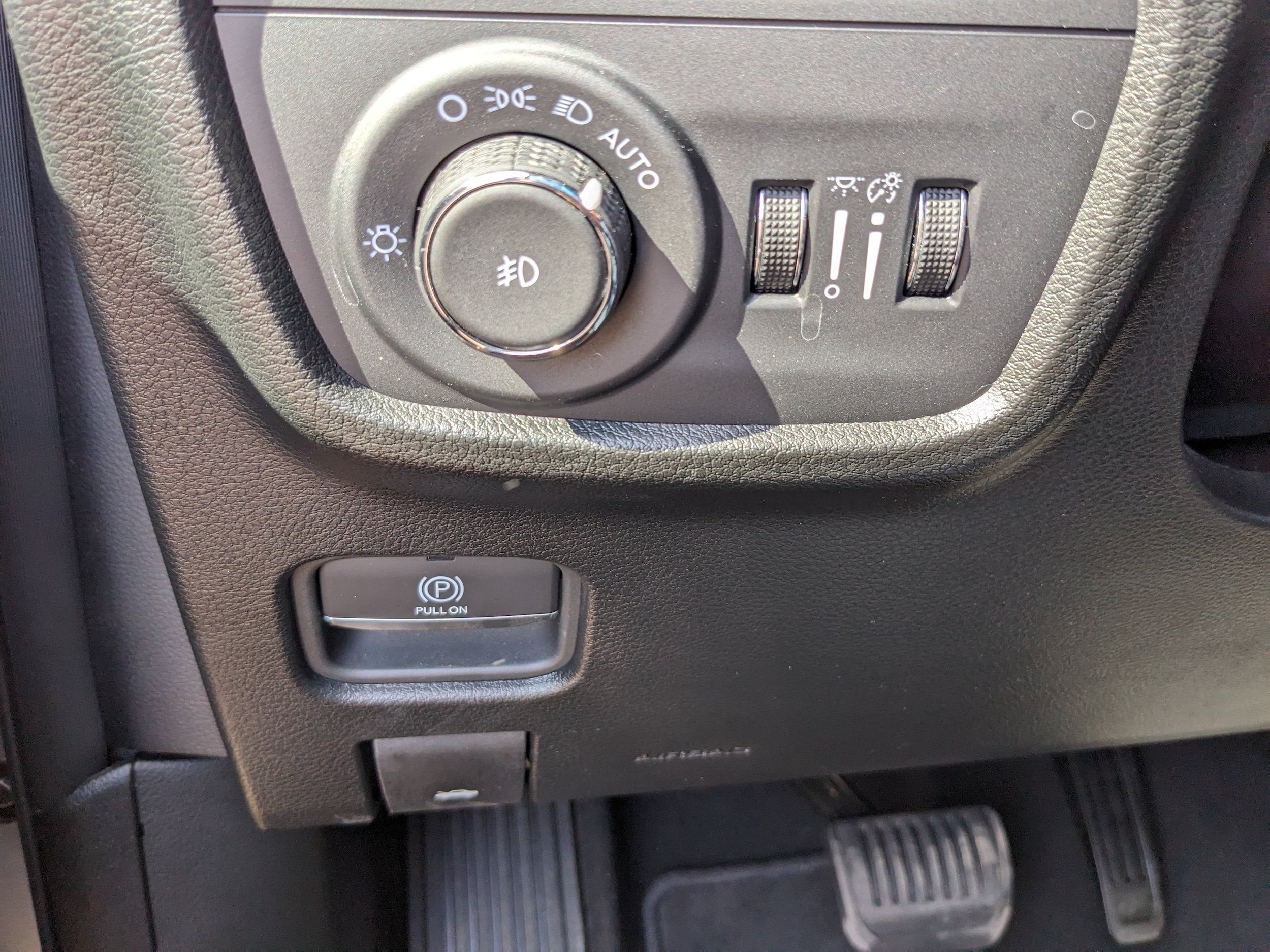 Used 2025 Jeep Grand Cherokee Limited w/ Luxury Tech Group II AWD/4WD image 37