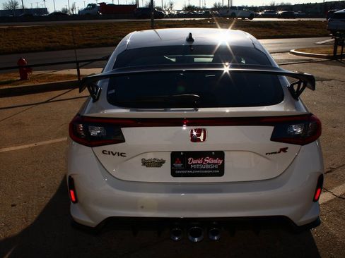 Used 2025 Honda Civic Type R image 9