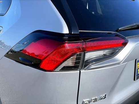 Used 2025 Toyota RAV4 XLE AWD/4WD image 28