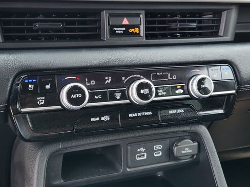 Used 2023 Honda Pilot Elite image 21
