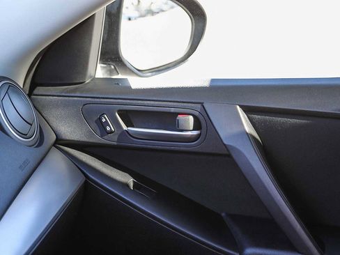 Used 2013 MAZDA MAZDA3 i Sport image 19