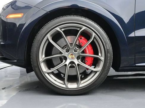 Certified 2023 Porsche Cayenne GTS AWD/4WD image 6
