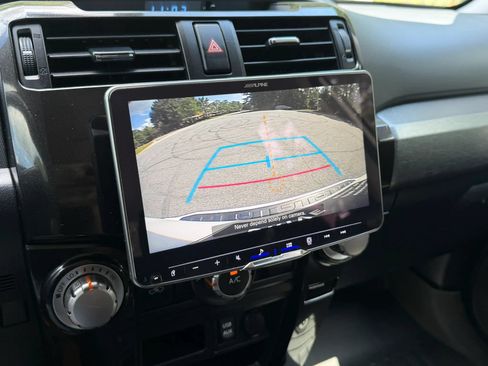 Used 2018 Toyota 4Runner TRD Off-Road AWD/4WD image 43