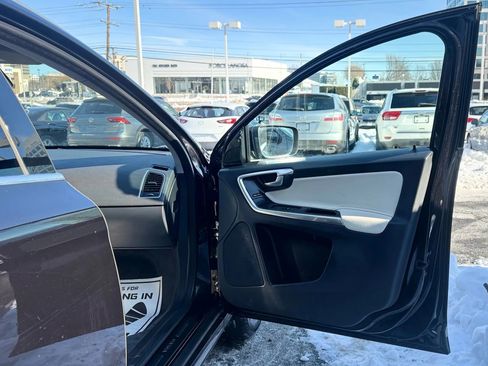 Used 2017 Volvo XC60 T5 Dynamic w/ Preferred Option Package image 34