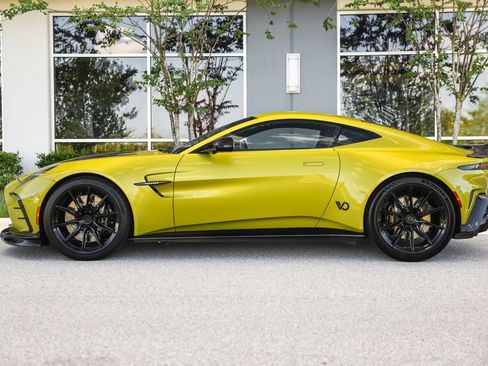 Used 2025 Aston Martin V8 Vantage Coupe RWD image 38