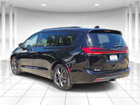 Used 2024 Chrysler Pacifica Touring-L w/ Road Tripper Package FWD image 5