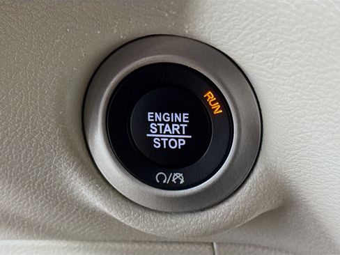 Used 2024 Chrysler Pacifica Touring-L FWD image 21