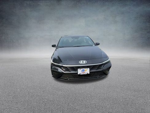 Used 2025 Hyundai Elantra Sport image 6