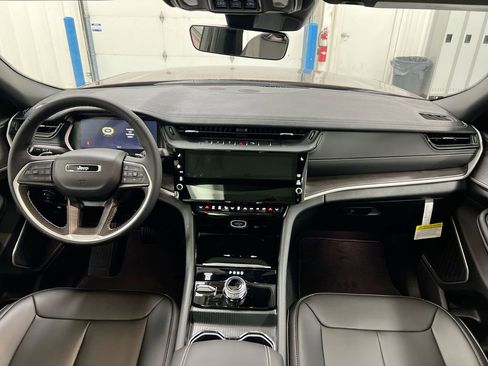 New 2026 Jeep Grand Cherokee L Limited w/ Limited Altitude Package AWD/4WD image 10