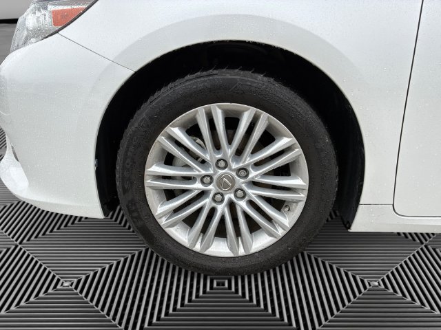 Used 2015 Lexus ES 350 w/ Luxury Package FWD image 9