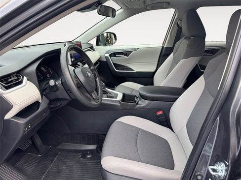Used 2025 Toyota RAV4 XLE image 9