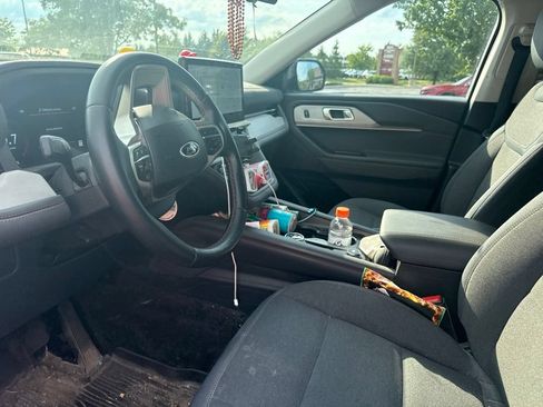 Used 2025 Ford Explorer Active AWD/4WD image 22