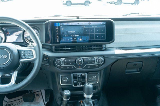 Certified 2025 Jeep Wrangler Unlimited Sahara AWD/4WD image 33