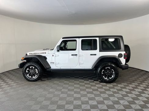 Used 2025 Jeep Wrangler Unlimited Rubicon AWD/4WD image 4
