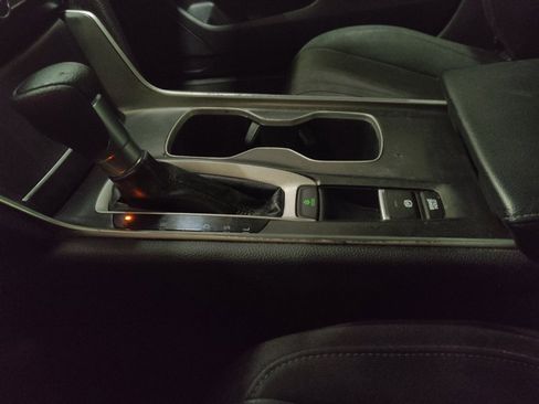 Used 2018 Honda Accord EX image 26