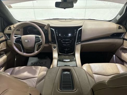 Used 2018 Cadillac Escalade Platinum RWD image 21