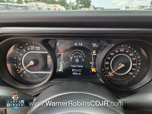 Used 2025 Jeep Gladiator Mojave w/ Convenience Group AWD/4WD image 26