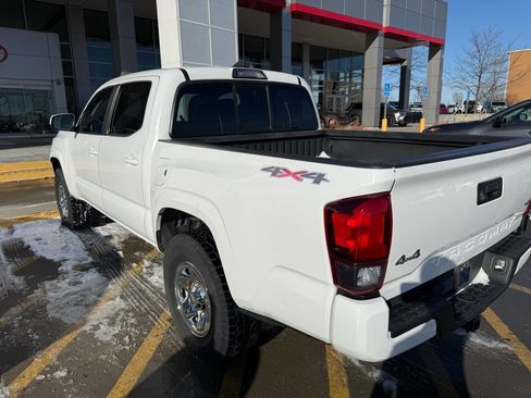 Used 2019 Toyota Tacoma SR image 4