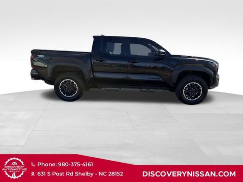 Used 2024 Toyota Tacoma TRD Off-Road AWD/4WD image 5