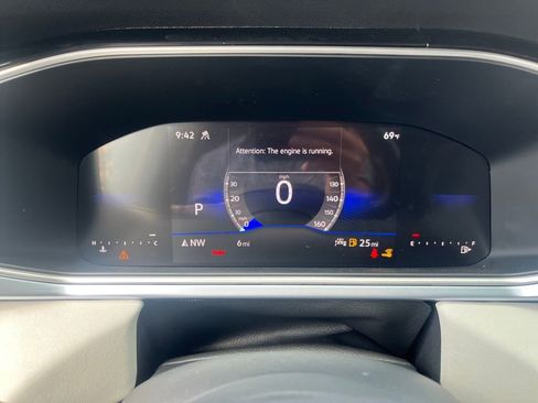 New 2025 Volkswagen Taos SE image 11