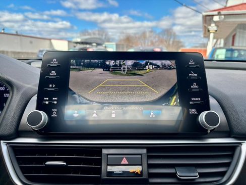 Used 2018 Honda Accord Touring image 23