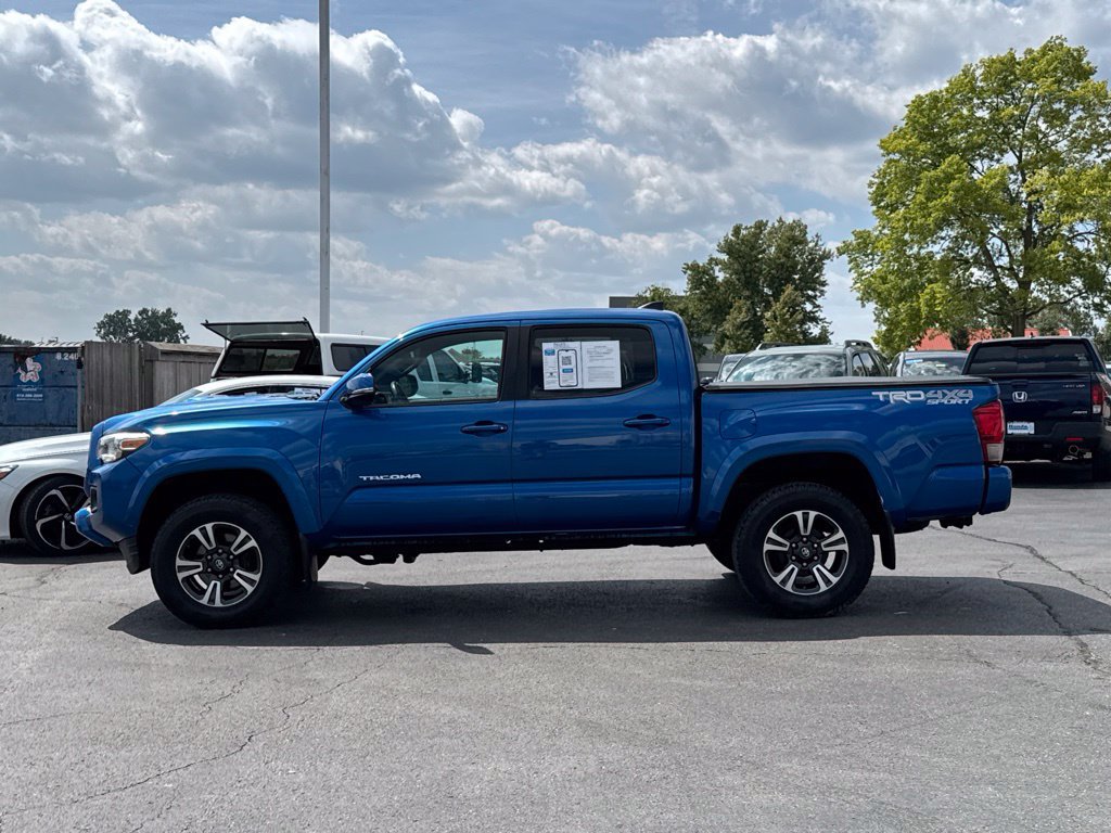 Used 2016 Toyota Tacoma TRD Sport w/ Towing Package AWD/4WD image 4
