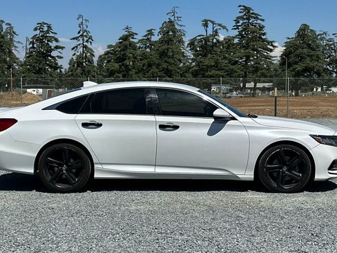 Used 2018 Honda Accord Sport image 9