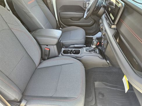 New 2025 Jeep Gladiator Rubicon w/ Convenience Group image 15