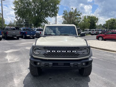 New 2025 Ford Bronco Badlands image 2