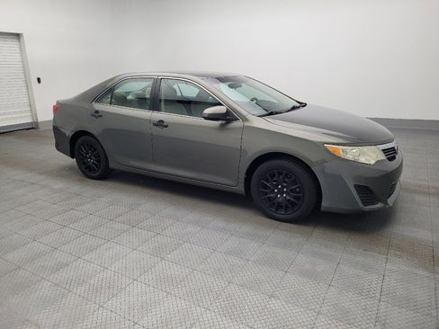 Used 2014 Toyota Camry L image 11