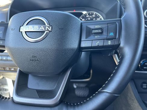 Used 2025 Nissan Rogue SV FWD image 21