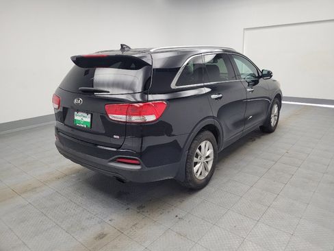 Used 2017 Kia Sorento LX w/ LX Convenience Package image 9