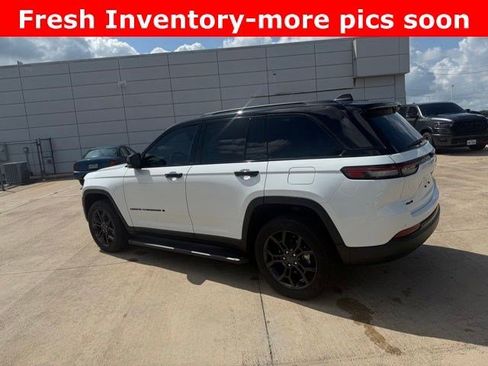Used 2025 Jeep Grand Cherokee Limited AWD/4WD image 5