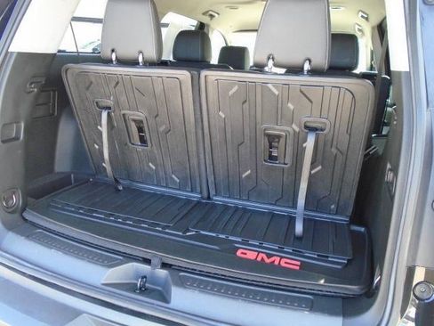 Used 2023 GMC Acadia SLT w/ Elevation Edition image 29