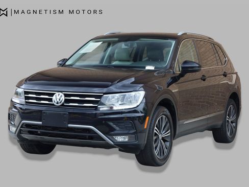 Used 2018 Volkswagen Tiguan SEL AWD/4WD image 2