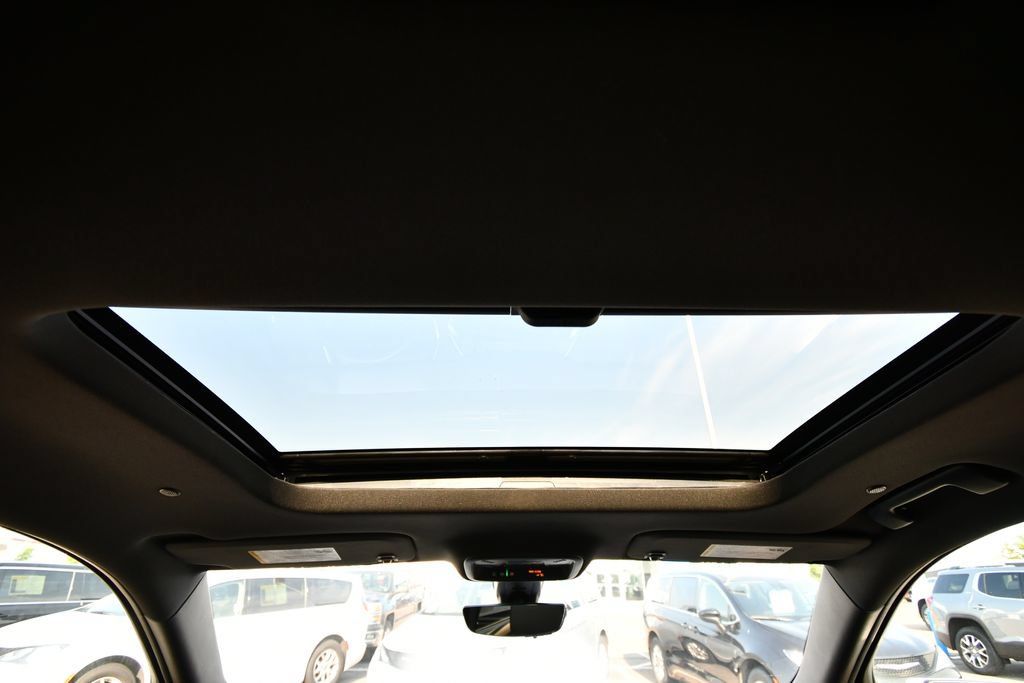 Used 2023 Chevrolet Traverse RS w/ LPO, Floor Liner Package AWD/4WD image 18