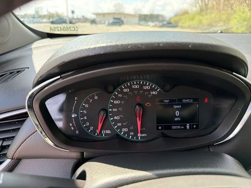 Used 2019 Chevrolet Trax LT w/ LT Convenience Package FWD image 14
