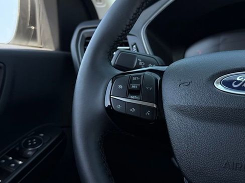 Used 2025 Ford Escape Active w/ Cold Weather Package AWD/4WD image 9