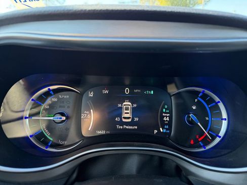 Used 2022 Chrysler Pacifica Limited w/ S Appearance Package image 18