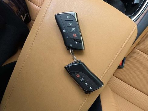 Used 2023 Lexus RX 350 Premium w/ Accessory Package AWD/4WD image 10