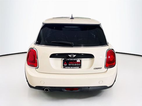 Used 2018 MINI Cooper 2-Door Hardtop image 4