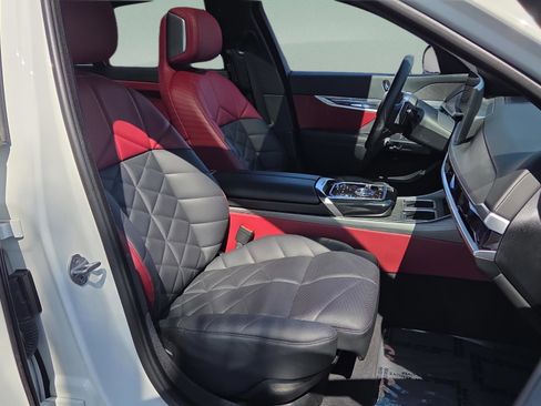 Certified 2023 BMW 740i RWD image 16