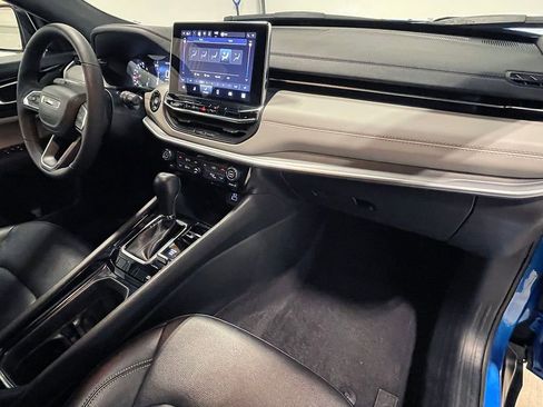 Used 2025 Jeep Compass Limited image 26