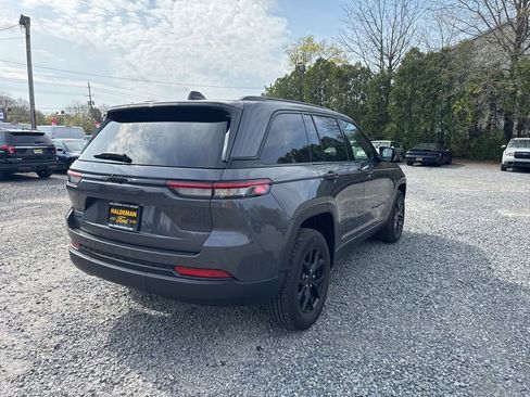 Used 2025 Jeep Grand Cherokee Altitude image 5