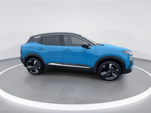 Used 2025 Nissan Kicks SR AWD/4WD image 9