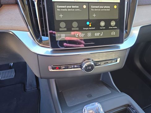 New 2026 Volvo XC90 B6 Plus w/ Protection Package Premier image 16