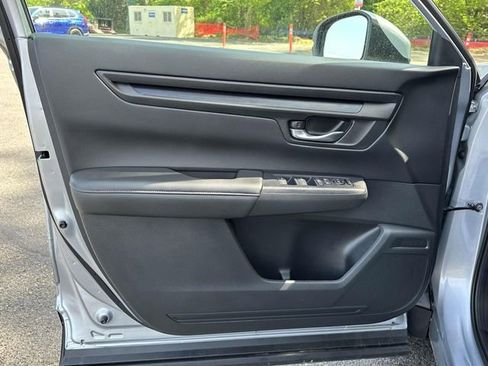 Used 2025 Honda CR-V LX image 11