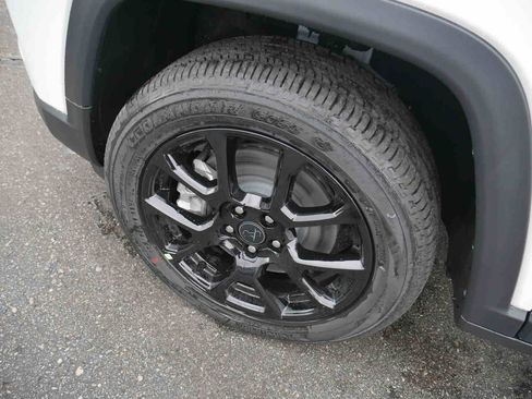 New 2026 Jeep Compass Latitude image 9